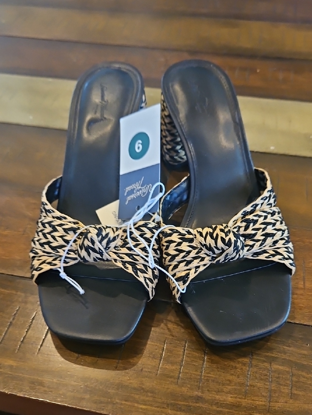 NWT Universal Thread Aaliyah Black Heels